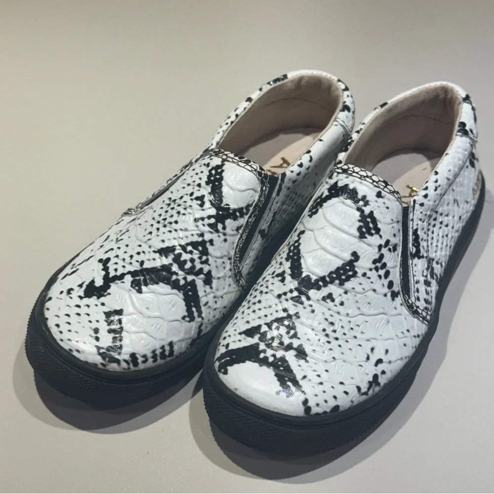 AKID Kids Black White Snakeskin Slip On Sneakers Size 11 Designer Casual Shoes